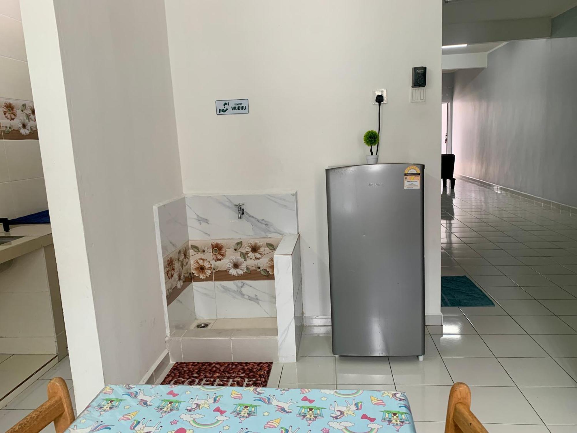 Homestay Cikgu Nora Near Uthm Kptm Kktm Ipg Moslim Onli Kampong Seri Gading 外观 照片